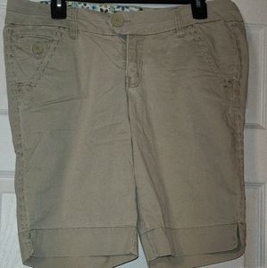 Something trickie size 15 khaki shorts